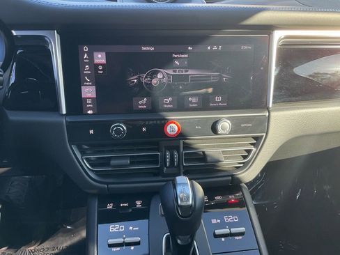 Used 2022 Porsche Macan image 19