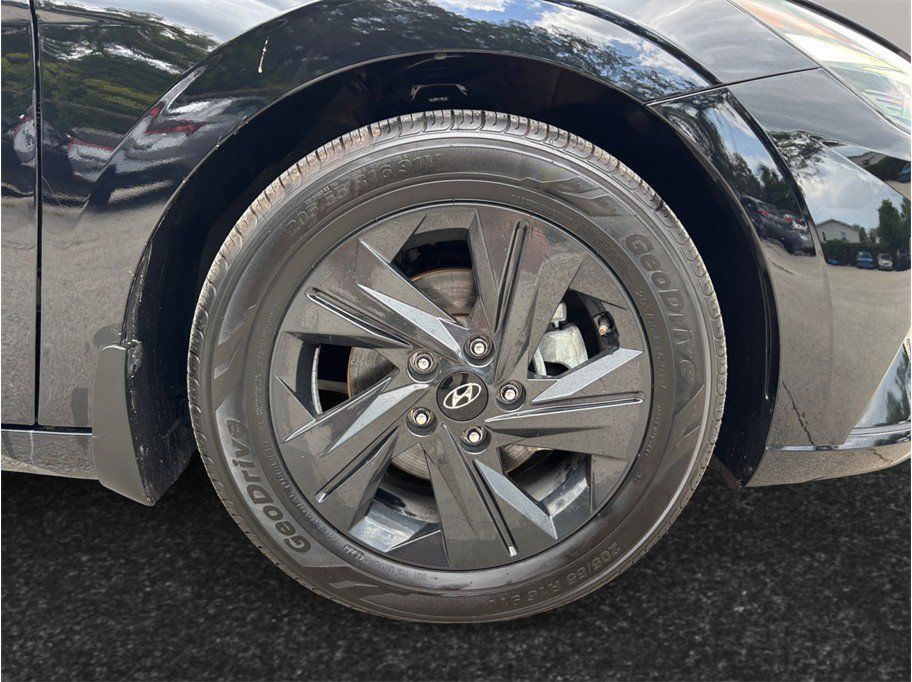 Used 2023 Hyundai Elantra SEL FWD image 13