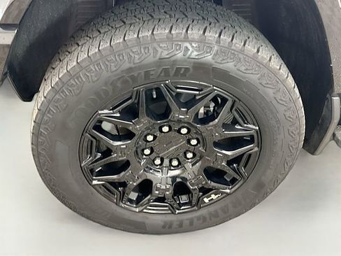 Used 2025 GMC Hummer EV 2X image 34