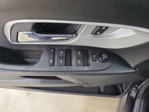 Certified 2017 Chevrolet Equinox LT w/ Convenience Package image 32