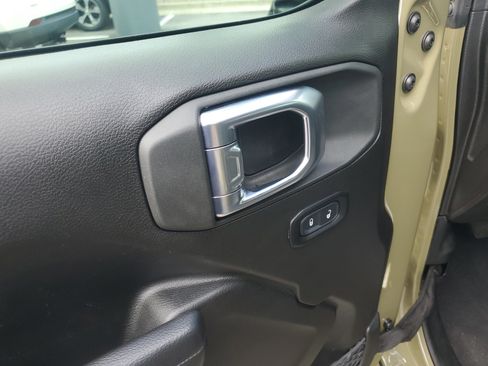 Used 2025 Jeep Wrangler Sport AWD/4WD image 10