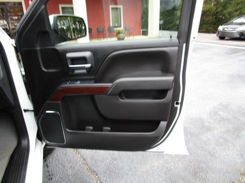 Used 2018 GMC Sierra 1500 SLT image 32