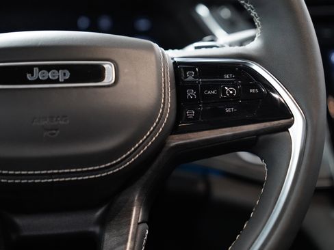 Used 2023 Jeep Grand Cherokee Overland image 20