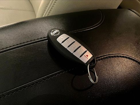 Used 2020 Nissan Rogue SL AWD/4WD image 35