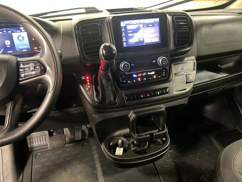 Used 2025 RAM ProMaster 2500 w/ U-Haul Equipment Group FWD image 21