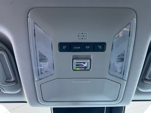 Used 2025 Toyota RAV4 XLE image 17