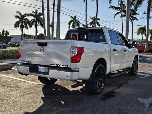 Used 2024 Nissan Titan SV w/ SV Convenience Package image 8