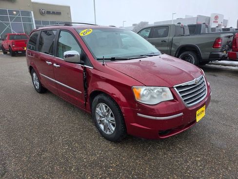 Used 2010 Chrysler Town & Country Limited w/ Trailer Tow Group FWD image 5