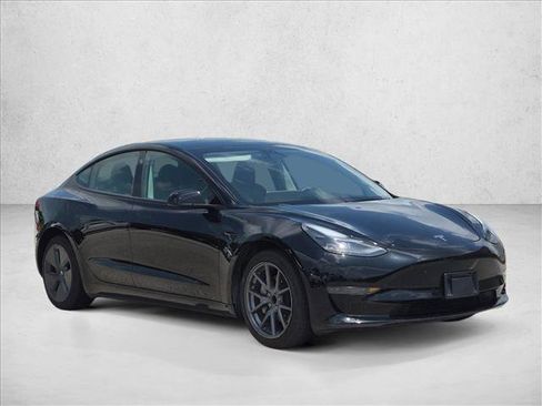 Used 2023 Tesla Model 3 Standard Range RWD image 3