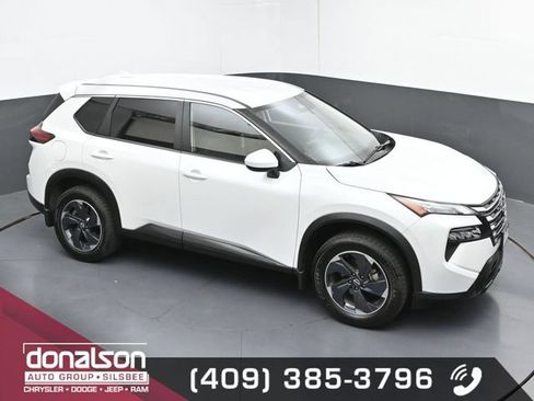 Used 2025 Nissan Rogue SV AWD/4WD image 17