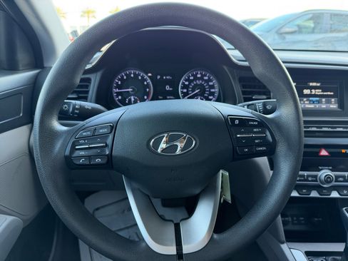 Used 2020 Hyundai Elantra SE image 9