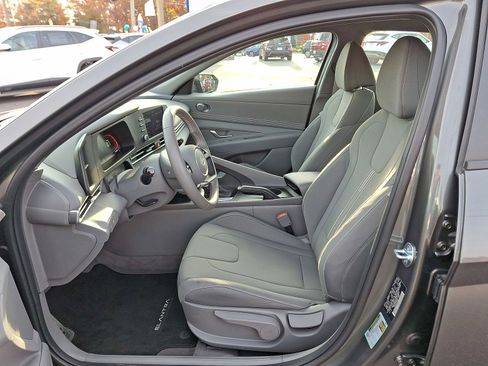 Certified 2025 Hyundai Elantra Sport image 17