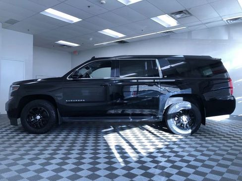 Used 2019 Chevrolet Suburban LT image 3
