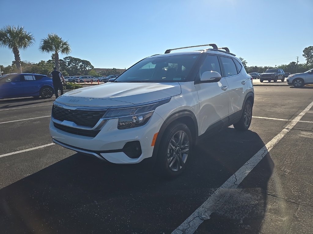 Certified 2023 Kia Seltos S w/ Navigation Package FWD image 4