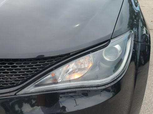 Used 2020 Chrysler Pacifica Touring w/ Advanced Safetytec Group FWD image 11
