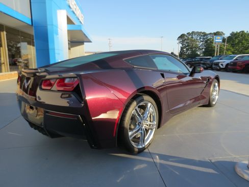 Used 2017 Chevrolet Corvette Stingray Coupe w/ LPO, Stingray Logo Package RWD image 5