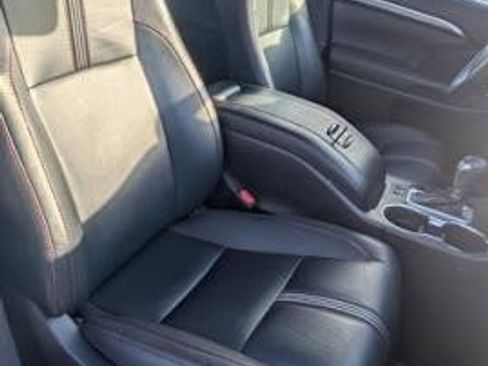 Used 2019 Toyota Highlander SE image 28