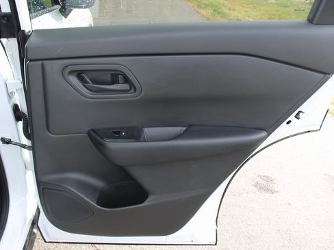 Used 2024 Nissan Rogue S image 22