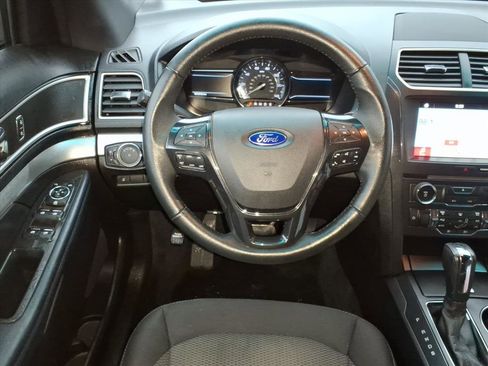 Used 2017 Ford Explorer XLT w/ Equipment Group 201A image 5