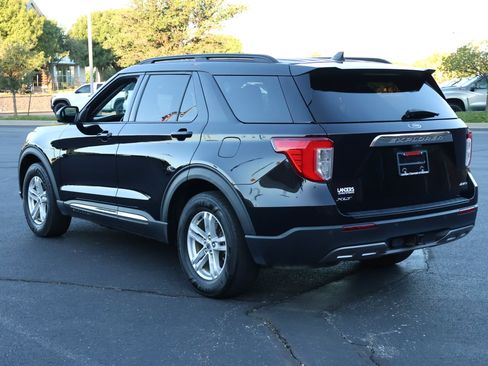 Used 2021 Ford Explorer XLT w/ Equipment Group 202A AWD/4WD image 7