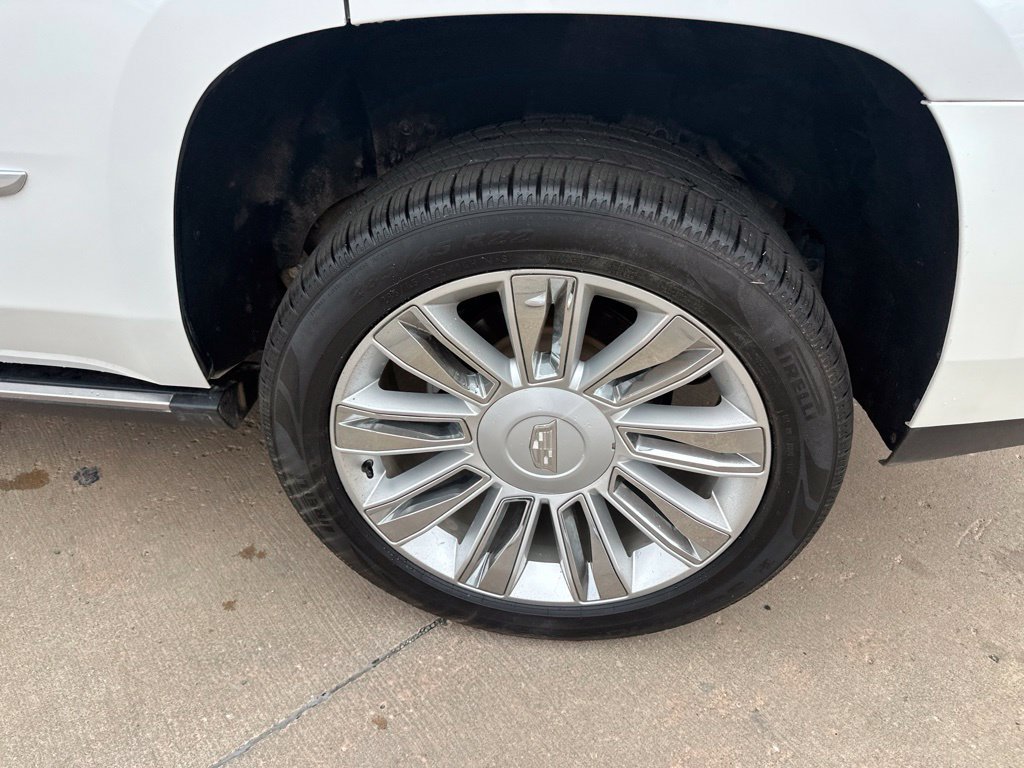 Used 2018 Cadillac Escalade Platinum AWD/4WD image 34