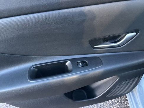 Used 2022 Hyundai Elantra Limited image 34