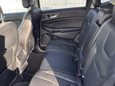 Used 2019 Ford Edge Titanium image 4