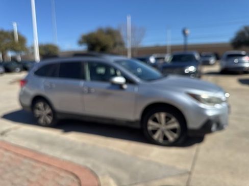 Used 2019 Subaru Outback 3.6R Limited image 6