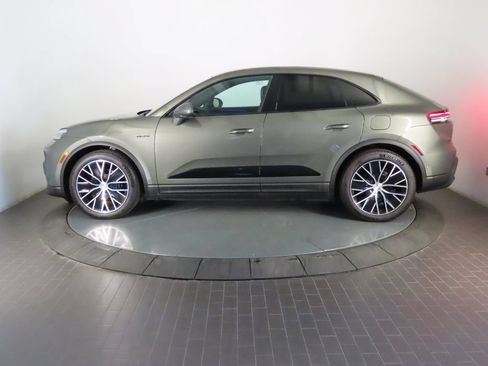 Certified 2025 Porsche Macan 4 Electric AWD/4WD image 2