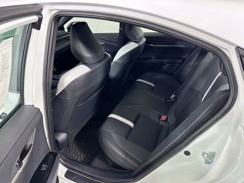 Used 2025 Toyota Camry SE image 14