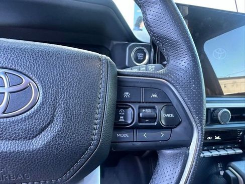 Used 2025 Toyota 4Runner Limited AWD/4WD image 37