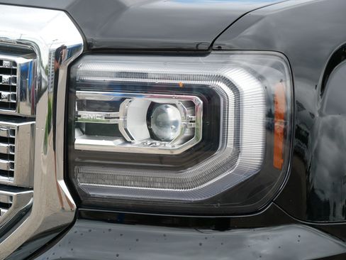 Used 2018 GMC Sierra 1500 Denali w/ Denali Ultimate Package AWD/4WD image 16