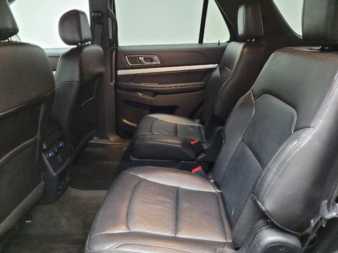 Used 2017 Ford Explorer XLT w/ Equipment Group 202A AWD/4WD image 18