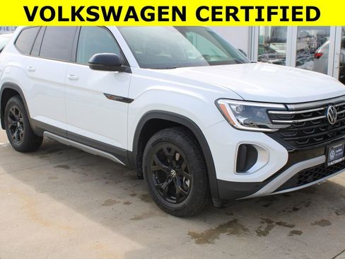Certified 2025 Volkswagen Atlas Peak Edition SE AWD/4WD image 1