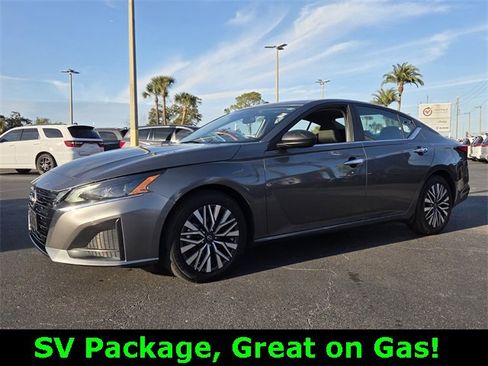 Used 2024 Nissan Altima 2.5 SV image 3