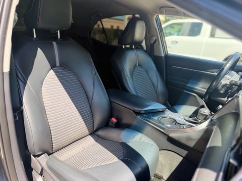 Used 2019 Toyota Camry SE FWD image 17