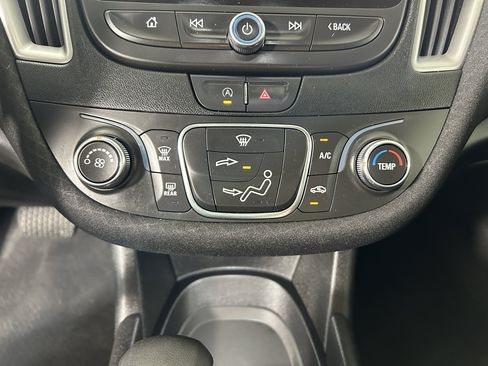 Used 2021 Chevrolet Malibu LS FWD image 17