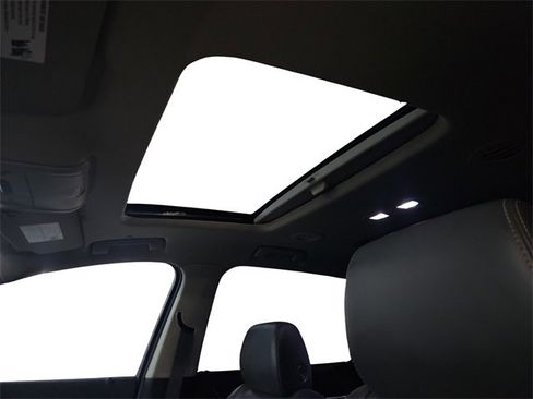 Used 2019 Buick Enclave Essence image 9