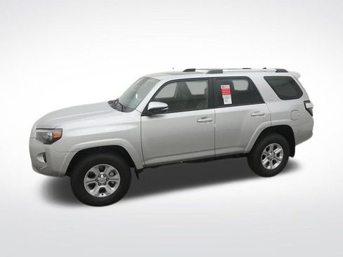 Used 2022 Toyota 4Runner SR5 Premium w/ Moonroof Package AWD/4WD image 2