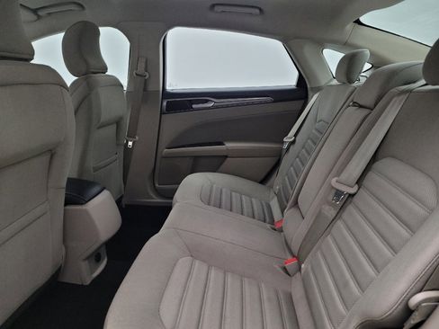 Used 2018 Ford Fusion SE image 18