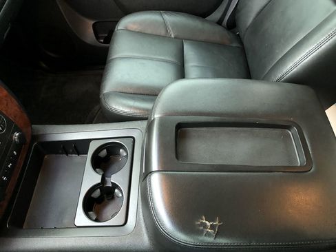 Used 2013 Chevrolet Avalanche LT image 17