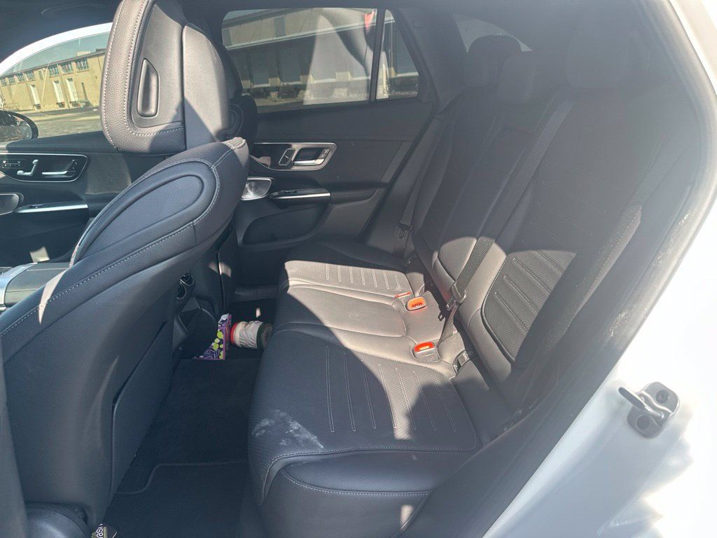 Used 2024 Mercedes-Benz GLC 300 4MATIC image 9