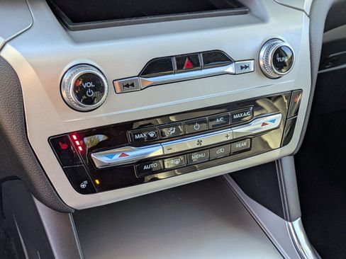 Certified 2022 Ford Explorer XLT w/ Equipment Group 202A image 24