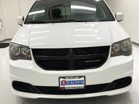 Used 2016 Dodge Grand Caravan SE FWD image 12