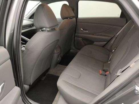 Used 2024 Hyundai Elantra SE image 18