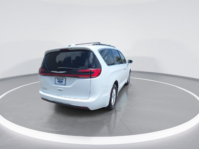 Used 2022 Chrysler Pacifica Touring-L FWD image 8