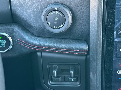 Used 2024 Ford Expedition Limited image 32