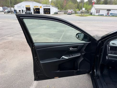 Used 2015 Toyota Camry SE FWD image 20