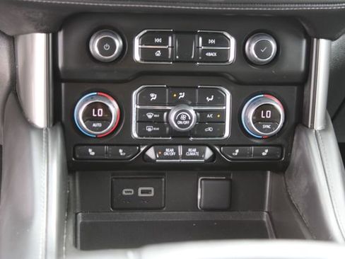 Used 2024 Chevrolet Tahoe Z71 w/ Z71 Off-Road Package AWD/4WD image 17