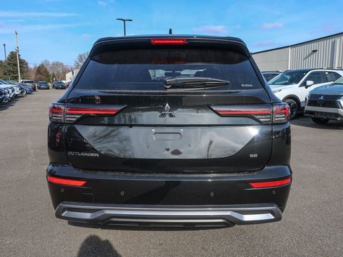 New 2026 Mitsubishi Outlander SE image 11
